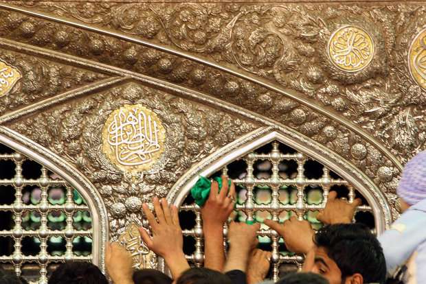 من دلم پیشِ غریبی ست که نامش وطن است.. من دلم پیشِ غریبی ست که نامش وطن است..