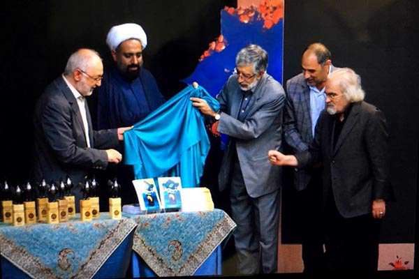 انقلاب پیر نشده است انقلاب پیر نشده است