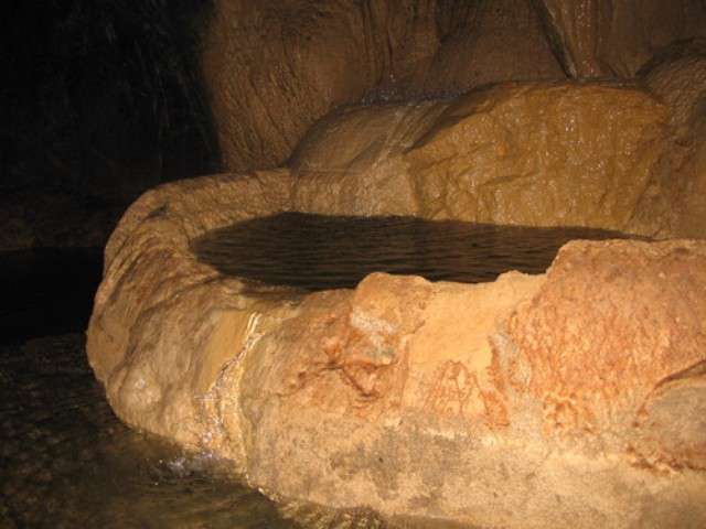غار شیر آباد