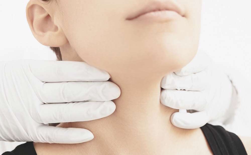 چه کسانی باید آزمایش تیروئید بدهند؟ چه کسانی باید آزمایش تیروئید بدهند؟