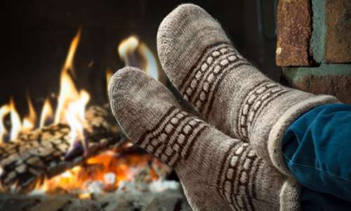 10 دلیل سردی همیشگی پاها 10 دلیل سردی همیشگی پاها