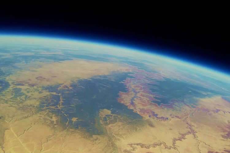 تماشا کنید: سفر طولانی دوربین gopro به فضا و بازگشت آن به زمین