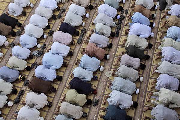 دلیل خواندن سورههای قدر و کوثر در نماز جماعت دلیل خواندن سورههای قدر و کوثر در نماز جماعت