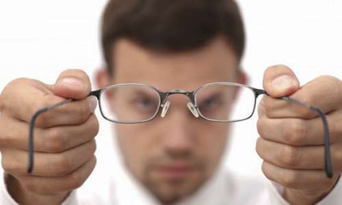 چه موقع باید عینکتان را نو کنید؟ چه موقع باید عینکتان را نو کنید؟