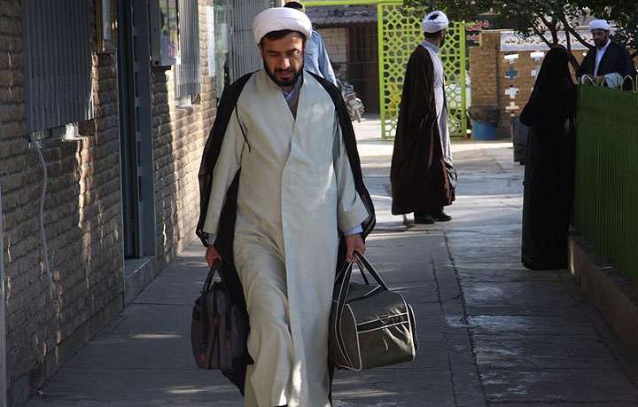 از تهدید به قتل چند وهابی در مسجد تا هم غذایی با گربه های روانشناس در تونس از تهدید به قتل چند وهابی در مسجد تا هم غذایی با گربه های روانشناس در تونس