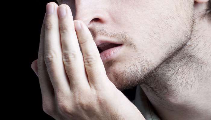 شش دلیل برای بوی بد دهان شش دلیل برای بوی بد دهان