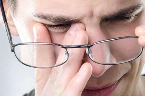 چرا پلک چشمم میپرد؟ چرا پلک چشمم میپرد؟