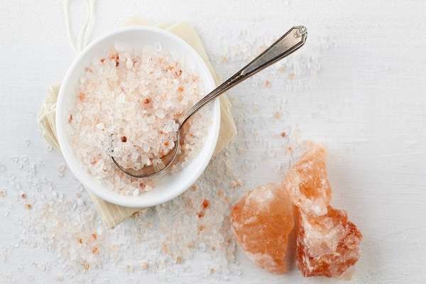 اسکراب روغن زیتون و نمک هیمالیا