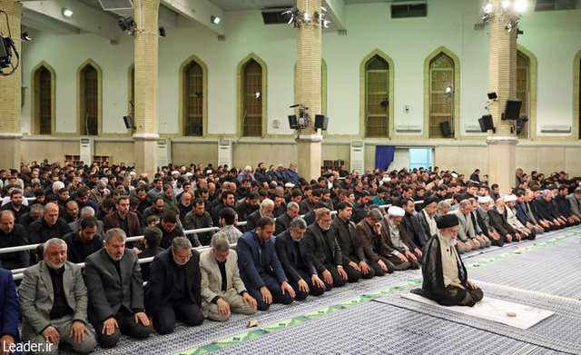 حضور رهبر انقلاب در مراسم سوگواری شهادت امیرالمؤمنین حضور رهبر انقلاب در مراسم سوگواری شهادت امیرالمؤمنین
