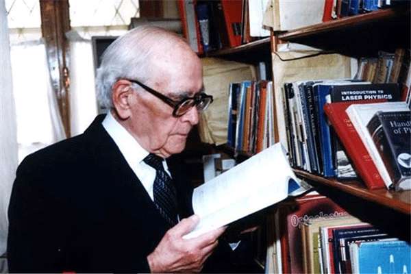 زندگی نامه پرفسور محمود حسابی Mahmood Hesabi زندگی نامه پرفسور محمود حسابی Mahmood Hesabi