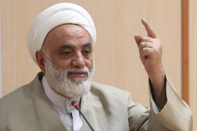 حجتالاسلام قرائتی: خاک حوزه و دانشگاه را باید عوض کرد حجتالاسلام قرائتی: خاک حوزه و دانشگاه را باید عوض کرد