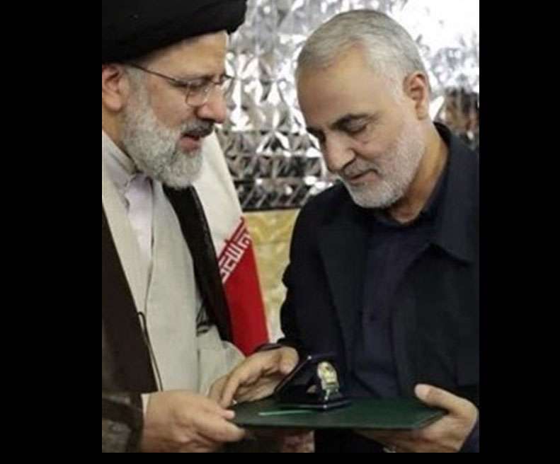 سردار سلیمانی خادم حرم امام رضا(ع) شد+عکس سردار سلیمانی خادم حرم امام رضا(ع) شد+عکس