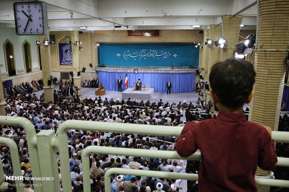 دیدار هزاران نفر از اقشار مختلف مردم با رهبر معظم انقلاب