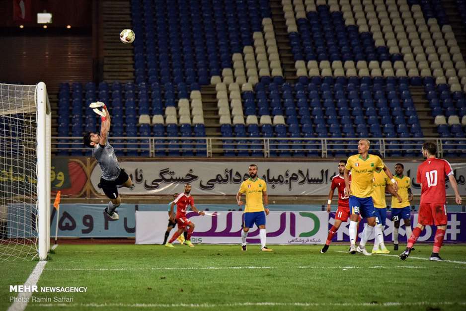 دیدار تیم های پدیده و صنعت نفت آبادان