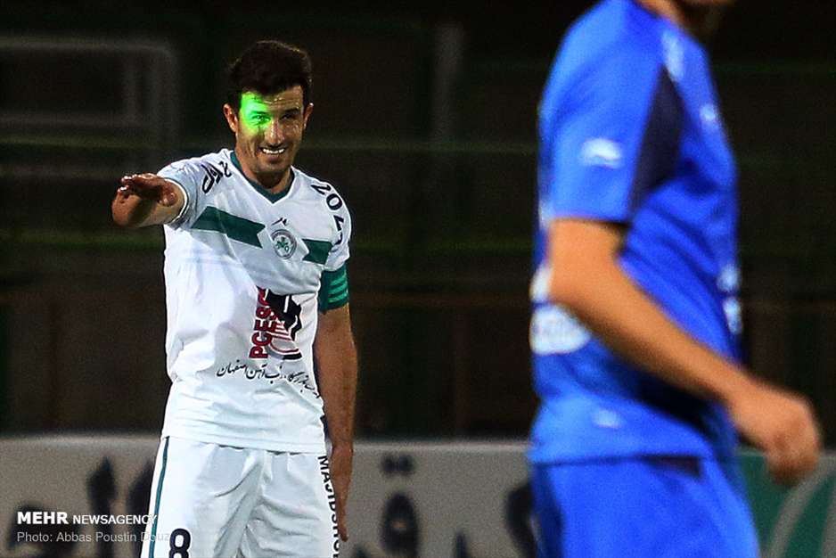 دیدار تیم های فوتبال ذوب آهن اصفهان و استقلال تهران