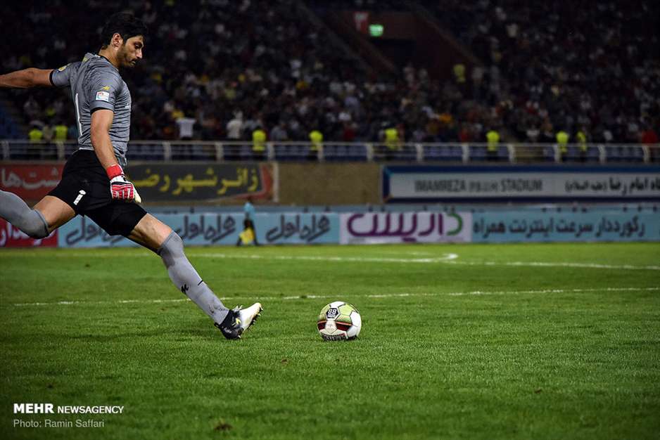 دیدار تیم های پدیده و صنعت نفت آبادان