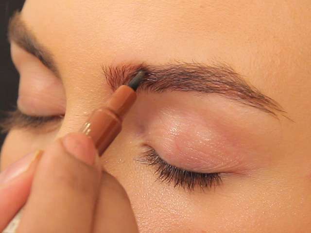 مدل ابرو را متناسب با فرم صورت خود پیدا کنید مدل ابرو را متناسب با فرم صورت خود پیدا کنید