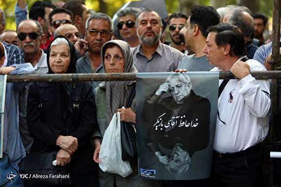 عزتالله انتظامی رهسپار خانه ابدی شد عزتالله انتظامی رهسپار خانه ابدی شد