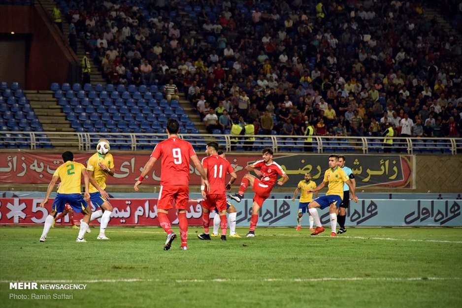 دیدار تیم های پدیده و صنعت نفت آبادان