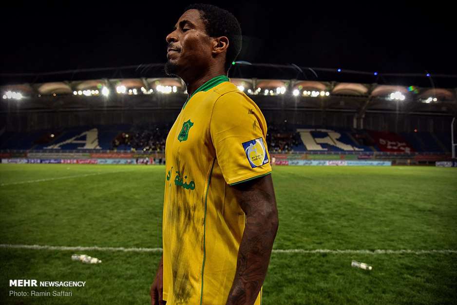 دیدار تیم های پدیده و صنعت نفت آبادان