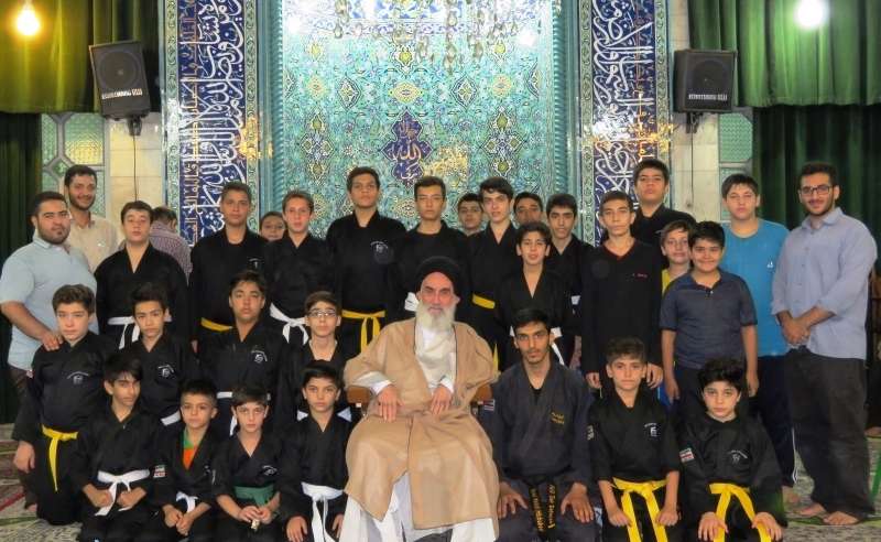 امام جماعتی که پرچم مسجد را برافراشته نگاه داشته است امام جماعتی که پرچم مسجد را برافراشته نگاه داشته است