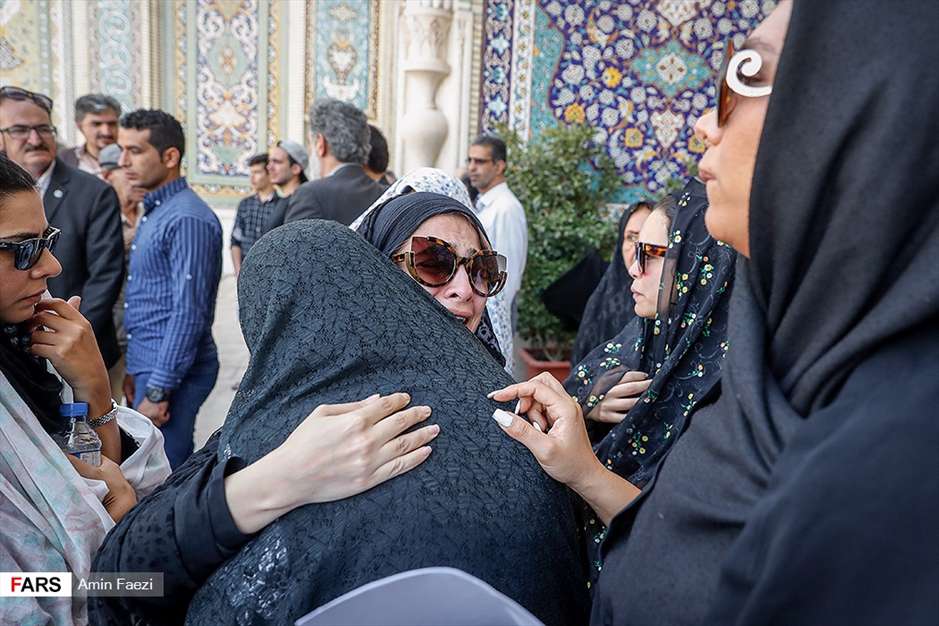 تشییع پیکر «سید ضیاءالدین دُرّی» در شیراز