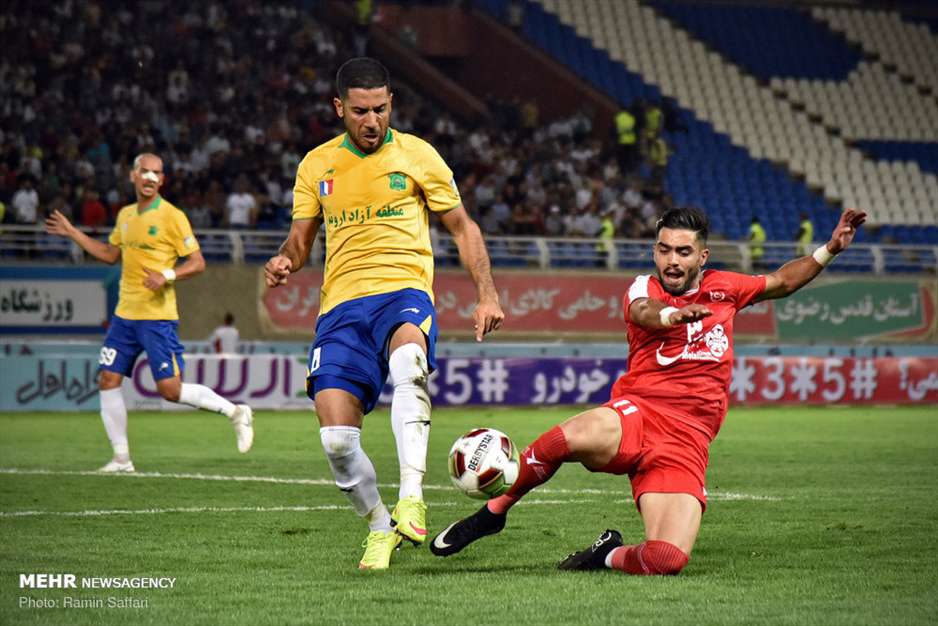 دیدار تیم های پدیده و صنعت نفت آبادان