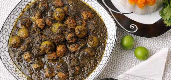 آشنایی با روش تهیهی خورشت گوجه سبز آشنایی با روش تهیهی خورشت گوجه سبز