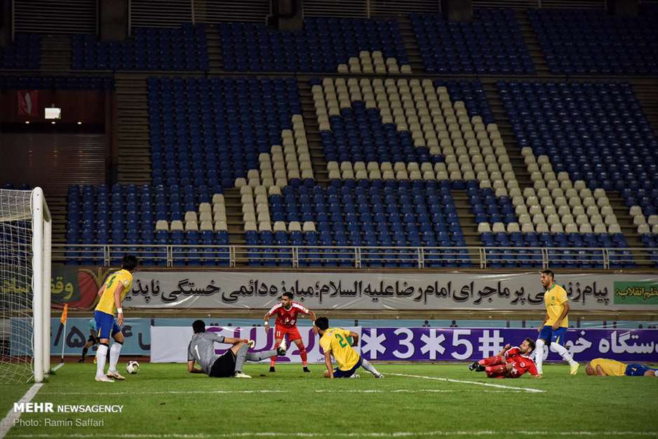 دیدار تیم های پدیده و صنعت نفت آبادان