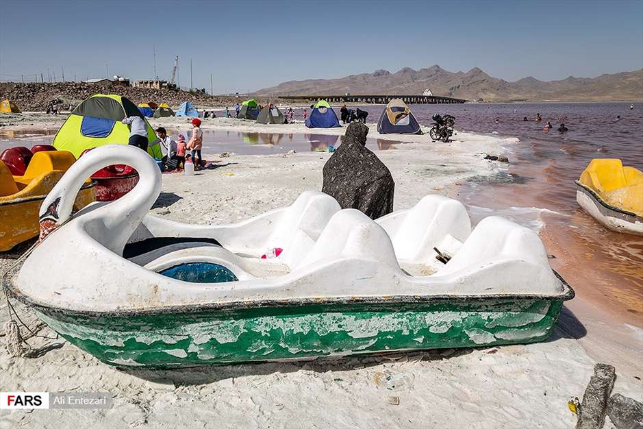 مسافران تابستانی دریاچه ارومیه