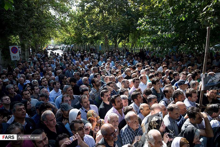 مراسم تشییع آقای بازیگر