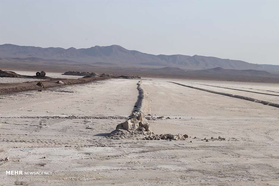 خشک شدن دریاچه نمک حوض سلطان قم