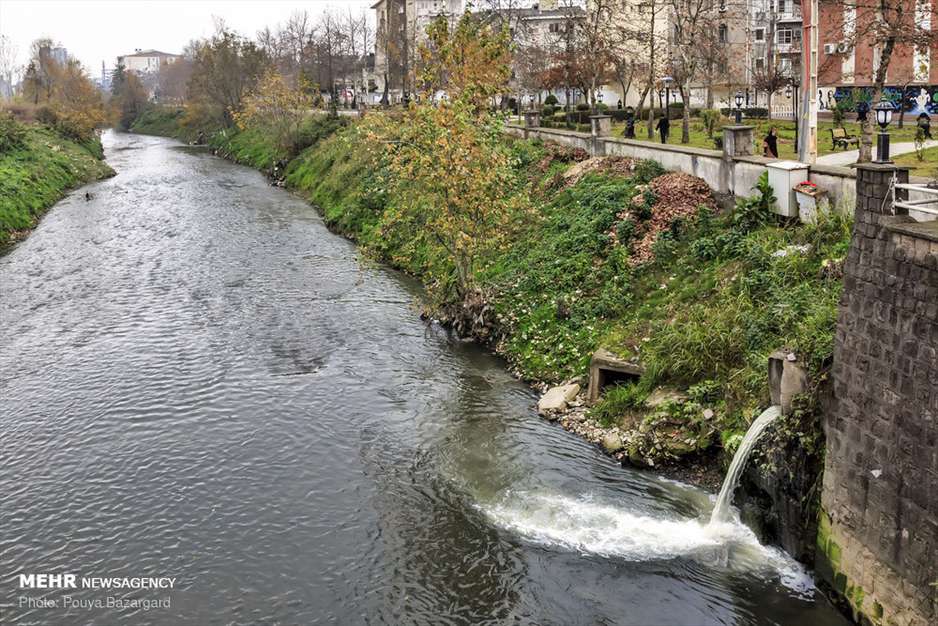 رودهایی خالی از گوهر و زر