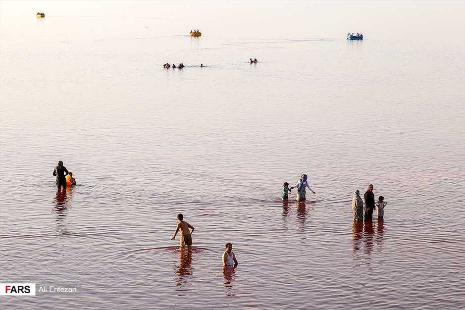مسافران تابستانی دریاچه ارومیه