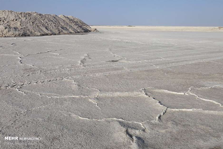 خشک شدن دریاچه نمک حوض سلطان قم