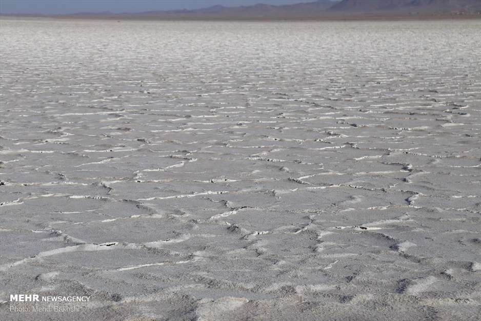 خشک شدن دریاچه نمک حوض سلطان قم