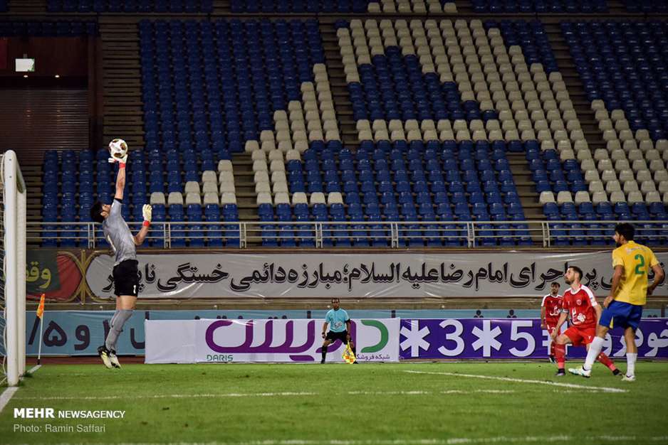 دیدار تیم های پدیده و صنعت نفت آبادان