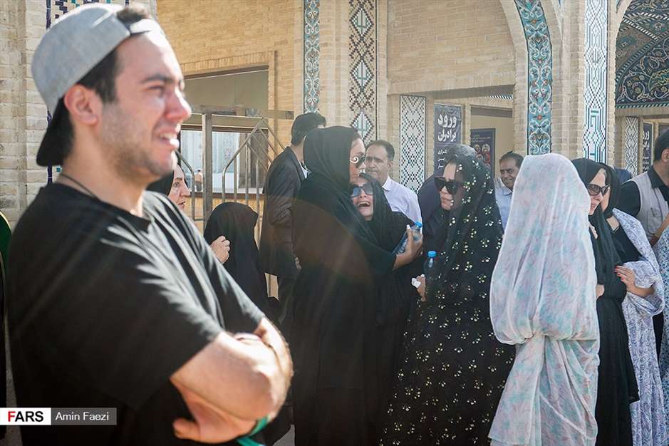 تشییع پیکر «سید ضیاءالدین دُرّی» در شیراز