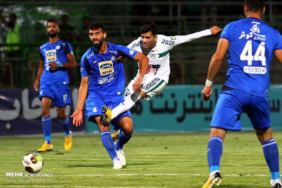 دیدار تیم های فوتبال ذوب آهن اصفهان و استقلال تهران