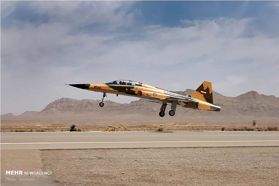 پرواز نخستین هواپیمای جنگنده ایرانی 