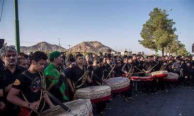حرکت نمادین ورود کاروان امام حسین (ع) به کربلا و اجرای تعزیه- یزد 