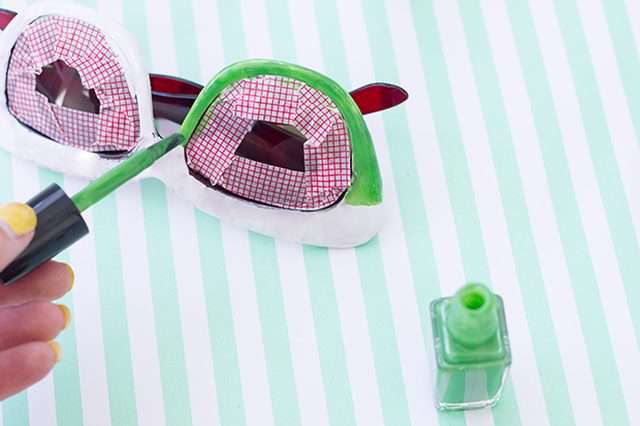 چگونه عینک آفتابی هندوانه ای بسازیم
