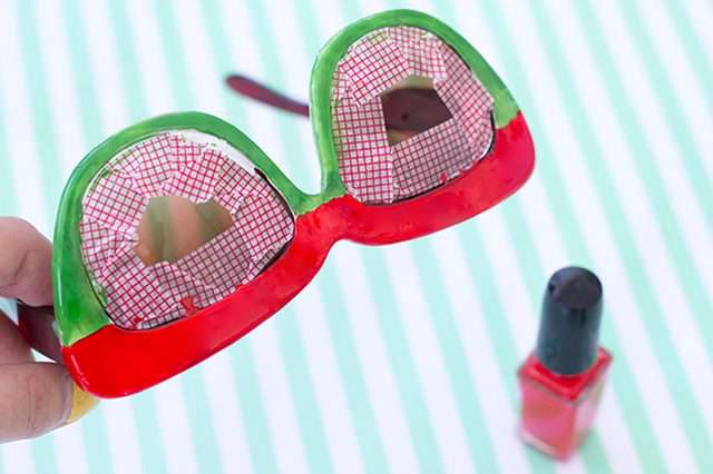 چگونه عینک آفتابی هندوانه ای بسازیم