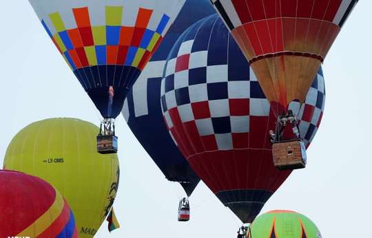  bato-adv تصاویری از مسابقه جهانی بالون ها در اتریش‎