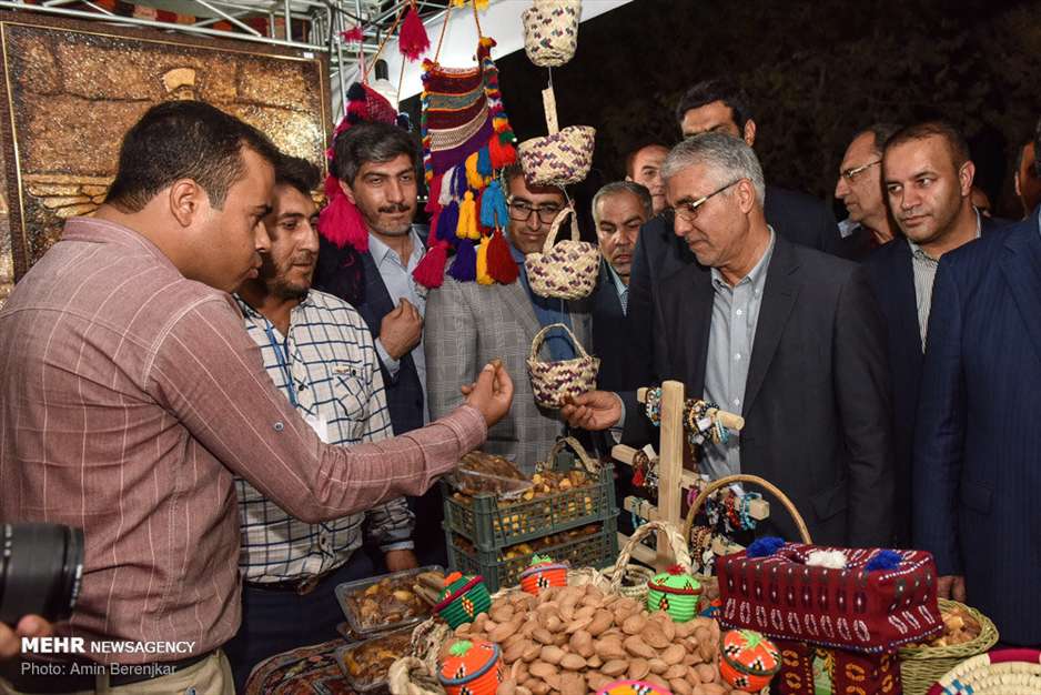 نمایشگاه توانمندی‌های روستاییان و عشایر استان فارس