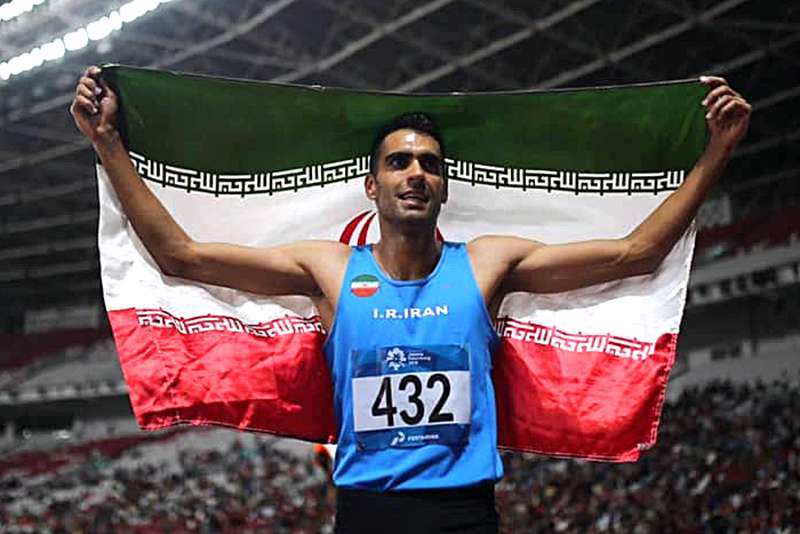 مرادی مدال نقره 1500 متر را بر گردن آویخت