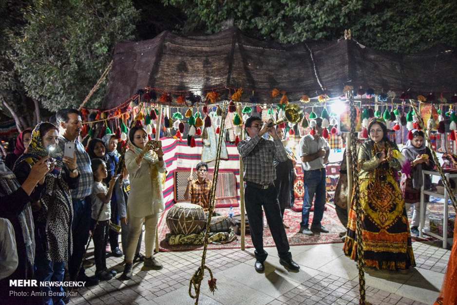 نمایشگاه توانمندی‌های روستاییان و عشایر استان فارس