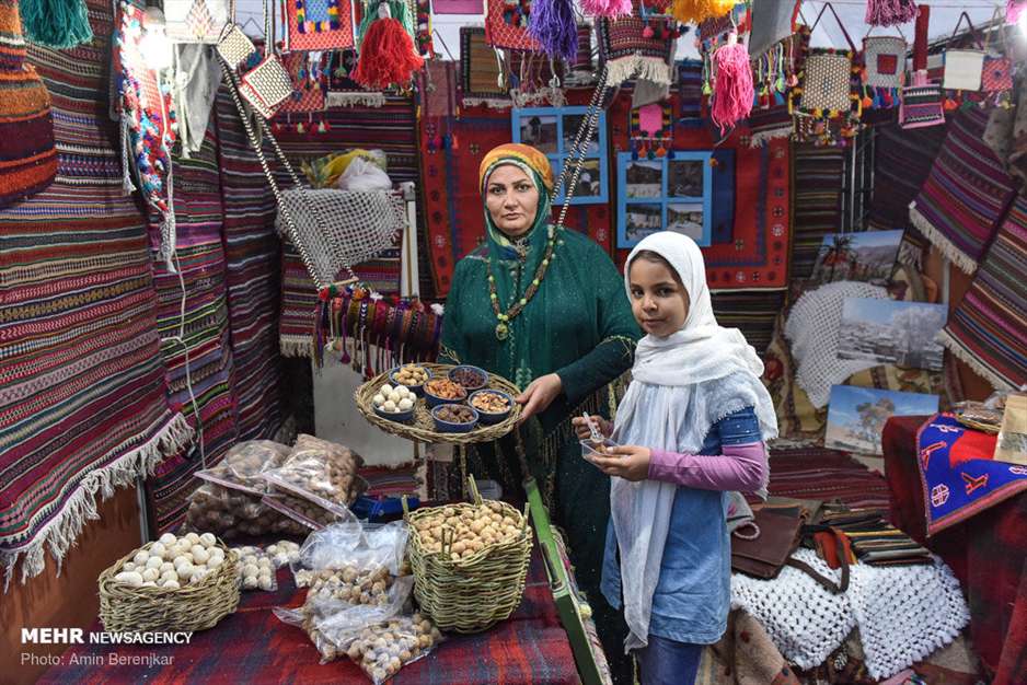 نمایشگاه توانمندی‌های روستاییان و عشایر استان فارس