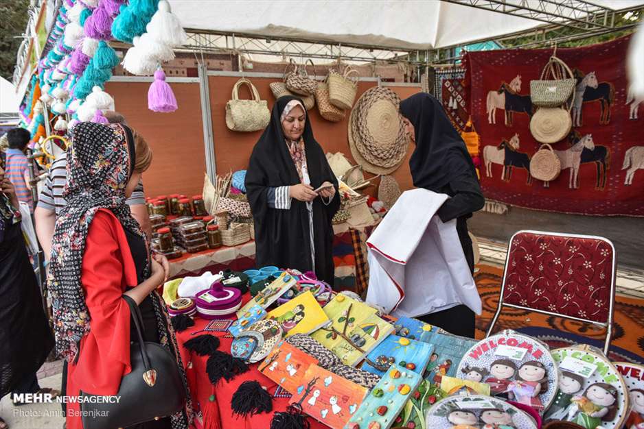 نمایشگاه توانمندی‌های روستاییان و عشایر استان فارس