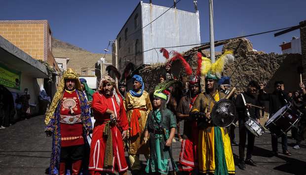 حرکت نمادین ورود کاروان امام حسین (ع) به کربلا